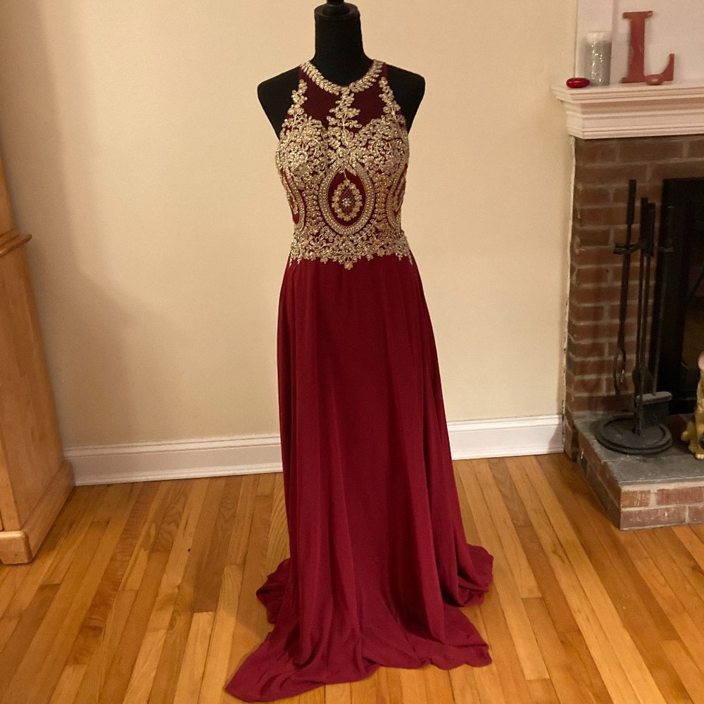 Elegant Burgundy Prom Dress with Gold Embroidery